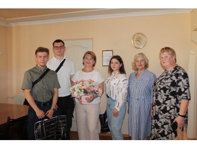 ПРИВІТАННЯ ТА НАГОРОДЖЕННЯ ВІДЗНАКАМИ СТАРОСТ ВИПУСКНИХ ГРУП ПРИВІТАННЯ ТА НАГОРОДЖЕННЯ ВІДЗНАКАМИ СТАРОСТ ВИПУСКНИХ ГРУП