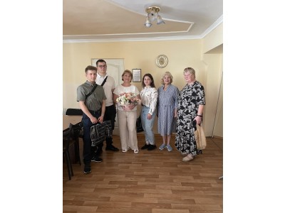 ПРИВІТАННЯ ТА НАГОРОДЖЕННЯ ВІДЗНАКАМИ СТАРОСТ ВИПУСКНИХ ГРУП ПРИВІТАННЯ ТА НАГОРОДЖЕННЯ ВІДЗНАКАМИ СТАРОСТ ВИПУСКНИХ ГРУП