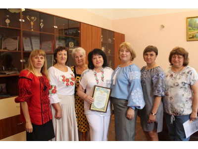 ВІТАЄМО ПЕДАГОГІЧНИХ ПРАЦІВНИКІВ З ВІДЗНАКАМИ!