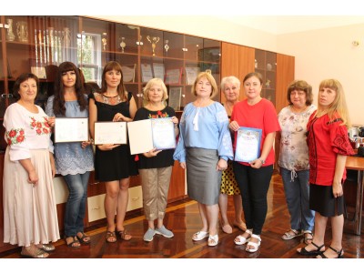 ВІТАЄМО ПЕДАГОГІЧНИХ ПРАЦІВНИКІВ З ВІДЗНАКАМИ!