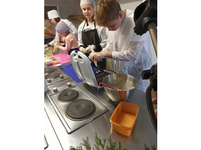 «НОВОРІЧНА ФЕЄРІЯ – МАЙСТЕРНЯ ЦУКЕРОК» «НОВОРІЧНА ФЕЄРІЯ – МАЙСТЕРНЯ ЦУКЕРОК»