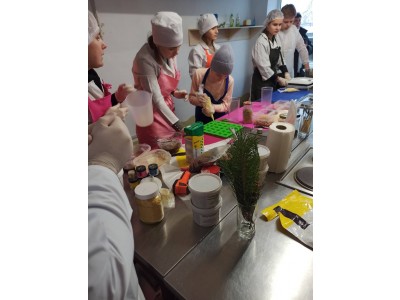 «НОВОРІЧНА ФЕЄРІЯ – МАЙСТЕРНЯ ЦУКЕРОК» «НОВОРІЧНА ФЕЄРІЯ – МАЙСТЕРНЯ ЦУКЕРОК»