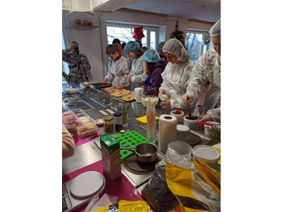 «НОВОРІЧНА ФЕЄРІЯ – МАЙСТЕРНЯ ЦУКЕРОК» «НОВОРІЧНА ФЕЄРІЯ – МАЙСТЕРНЯ ЦУКЕРОК»