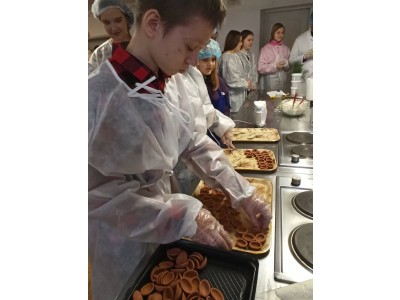 «НОВОРІЧНА ФЕЄРІЯ – МАЙСТЕРНЯ ЦУКЕРОК» «НОВОРІЧНА ФЕЄРІЯ – МАЙСТЕРНЯ ЦУКЕРОК»