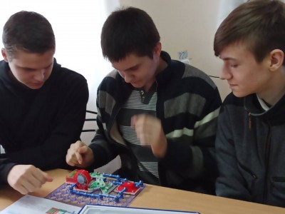 МАЙСТЕРНЯ ВИНАХІДНИКІВ “ЗАПАЛИ СВІТЛО ЗНАНЬ: КВЕСТ ЗІ СТВОРЕННЯ ЛІХТАРИКІВ ТА ЕЛЕКТРОННИХ СХЕМ”