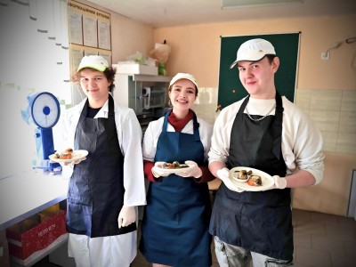 ЗАСІДАННЯ ГУРТКА "М'ЯСНА МАЙСТЕРНЯ" ЗАСІДАННЯ ГУРТКА "М'ЯСНА МАЙСТЕРНЯ"