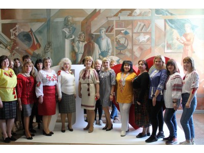 15 ТРАВНЯ — ДЕНЬ ВИШИВАНКИ ТА МІЖНАРОДНИЙ ДЕНЬ СІМ'Ї  15 ТРАВНЯ — ДЕНЬ ВИШИВАНКИ ТА МІЖНАРОДНИЙ ДЕНЬ СІМ'Ї