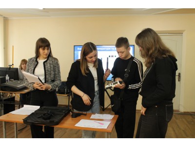 «МАЙСТЕРНЯ ВИНАХІДНИКІВ» ВІДКРИЛА СВОЇ ДВЕРІ ДЛЯ ЮНИХ ДОСЛІДНИКІВ!