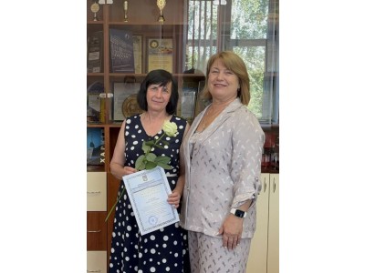 ВІТАЄМО ПЕДАГОГІЧНИХ ПРАЦІВНИКІВ З ВІДЗНАКАМИ!