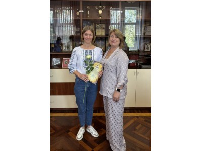 ВІТАЄМО ПЕДАГОГІЧНИХ ПРАЦІВНИКІВ З ВІДЗНАКАМИ!