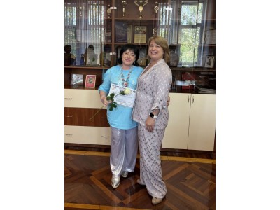 ВІТАЄМО ПЕДАГОГІЧНИХ ПРАЦІВНИКІВ З ВІДЗНАКАМИ!