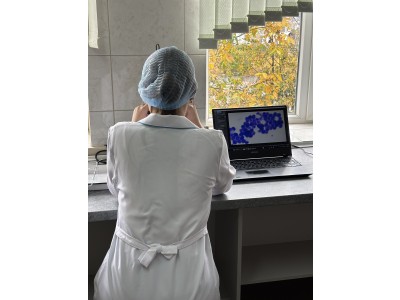 МІСТ ДРУЖБИ І НАУКИ: БОЛГАРСЬКІ ПАРТНЕРИ ПОДАРУВАЛИ КОЛЕДЖУ ЦИФРОВИЙ МІКРОСКОП