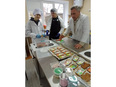 НОВОРІЧНИЙ НАСТРІЙ ЗІ СМАКОМ ПРОФЕСІЇ