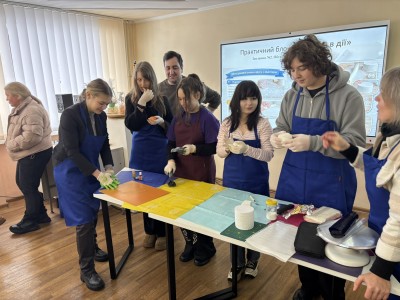 МАЙСТЕР-КЛАС МОВА СОЛОДКОГО ДЕКОРУ: ФОРМИ, КОЛЬОРИ, ІНСТРУМЕНТИ» МАЙСТЕР-КЛАС МОВА СОЛОДКОГО ДЕКОРУ: ФОРМИ, КОЛЬОРИ, ІНСТРУМЕНТИ»