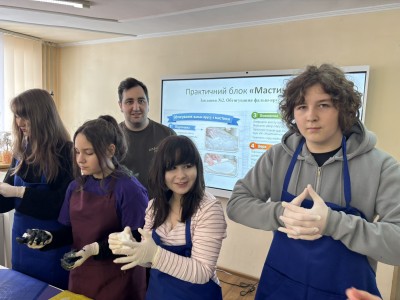 МАЙСТЕР-КЛАС МОВА СОЛОДКОГО ДЕКОРУ: ФОРМИ, КОЛЬОРИ, ІНСТРУМЕНТИ» МАЙСТЕР-КЛАС МОВА СОЛОДКОГО ДЕКОРУ: ФОРМИ, КОЛЬОРИ, ІНСТРУМЕНТИ»