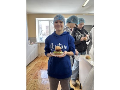 ЯСКРАВИЙ ТА СМАЧНИЙ МАЙСТЕР-КЛАС ДЛЯ АБІТУРІЄНТІВ «BURGER CRAFT: СТВОРЮЙ, ПОЄДНУЙ, СМАКУЙ» ЯСКРАВИЙ ТА СМАЧНИЙ МАЙСТЕР-КЛАС ДЛЯ АБІТУРІЄНТІВ «BURGER CRAFT: СТВОРЮЙ, ПОЄДНУЙ, СМАКУЙ»