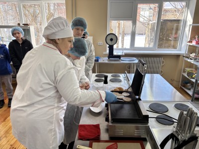 ЯСКРАВИЙ ТА СМАЧНИЙ МАЙСТЕР-КЛАС ДЛЯ АБІТУРІЄНТІВ «BURGER CRAFT: СТВОРЮЙ, ПОЄДНУЙ, СМАКУЙ» ЯСКРАВИЙ ТА СМАЧНИЙ МАЙСТЕР-КЛАС ДЛЯ АБІТУРІЄНТІВ «BURGER CRAFT: СТВОРЮЙ, ПОЄДНУЙ, СМАКУЙ»