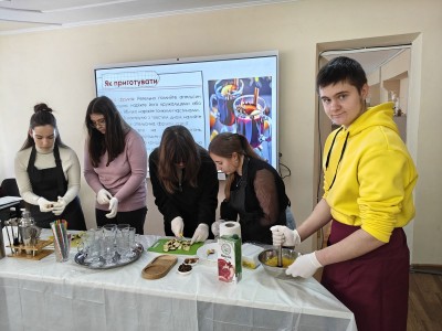 КОКТЕЙЛЬ-ПАТІ ДЛЯ МАЙБУТНІХ СТУДЕНТІВ: ЯСКРАВИЙ МАЙСТЕР-КЛАС У КОЛЕДЖІ