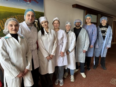 ВІД АУДИТОРІЇ ДО ВИРОБНИЦТВА: НАВЧАЛЬНА ЕКСКУРСІЯ НА НОВОЖАНІВСЬКИЙ М’ЯСОКОМБІНАТ