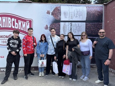 ВІД АУДИТОРІЇ ДО ВИРОБНИЦТВА: НАВЧАЛЬНА ЕКСКУРСІЯ НА НОВОЖАНІВСЬКИЙ М’ЯСОКОМБІНАТ