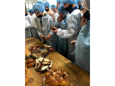 Студентські будні-час цікавих екскурсій та зустрічей. Студентські будні-час цікавих екскурсій та зустрічей.