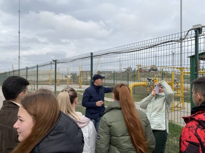 Засідання круглого столу на підприємстві. Засідання круглого столу на підприємстві.