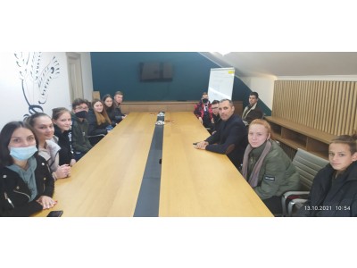 Засідання круглого столу на підприємстві. Засідання круглого столу на підприємстві.