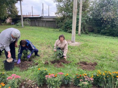 Зростайте і квітніть, чарівні троянди!!!Краса врятує світ!!! Зростайте і квітніть, чарівні троянди!!!Краса врятує світ!!!