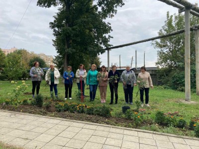 Зростайте і квітніть, чарівні троянди!!!Краса врятує світ!!! Зростайте і квітніть, чарівні троянди!!!Краса врятує світ!!!