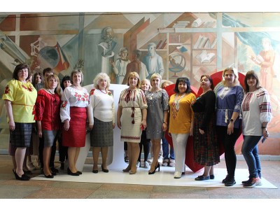 ВИШИВАНКИ ДЕНЬ ЧУДОВИЙ