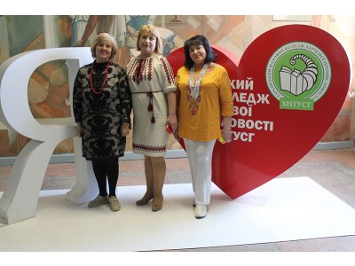 ВИШИВАНКИ ДЕНЬ ЧУДОВИЙ