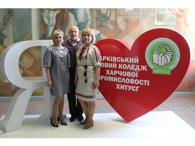 ВИШИВАНКИ ДЕНЬ ЧУДОВИЙ