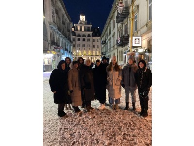 СХІД І ЗАХІД – ЄДИНІ!