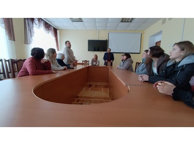 СХІД І ЗАХІД – ЄДИНІ!