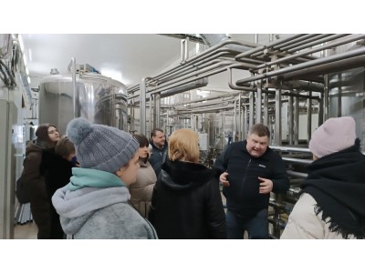 СХІД І ЗАХІД – ЄДИНІ!