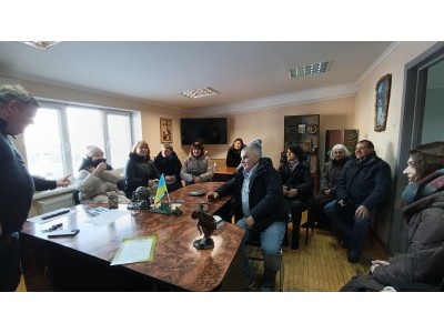 СХІД І ЗАХІД – ЄДИНІ!