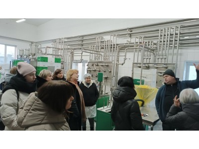 СХІД І ЗАХІД – ЄДИНІ!