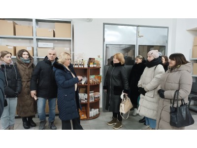 СХІД І ЗАХІД – ЄДИНІ!