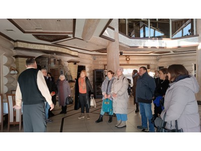 СХІД І ЗАХІД – ЄДИНІ!