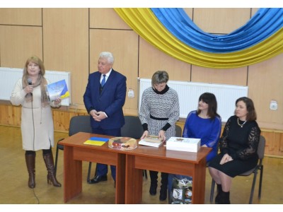 СХІД І ЗАХІД – ЄДИНІ!