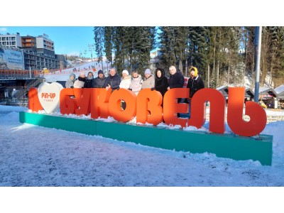 СХІД І ЗАХІД – ЄДИНІ!